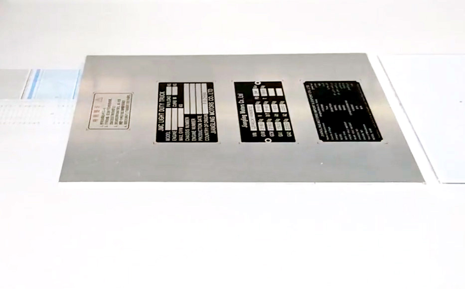 UV平板打印机金属标识牌打印